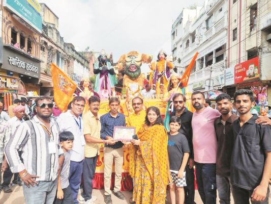 मंदिर ट्रस्ट ने किया झांकियों का स्वागत-सम्मान