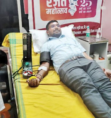छत्तीसगढ़ रजत महोत्सव-लोहंडीगुड़ा में रक्तदान शिविर