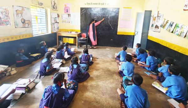 युक्तियुक्तकरण से प्राथमिक शाला छुईहा में अब पर्याप्त शिक्षक,शिक्षा व्यवस्था हुई सुदृढ़