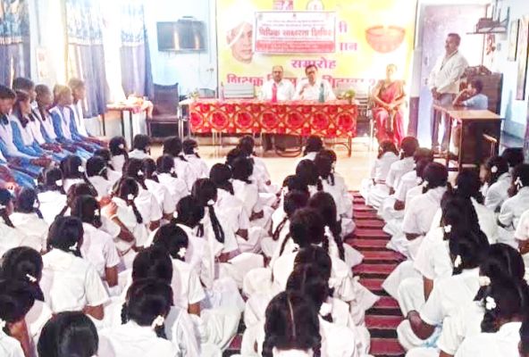 कस्तूरबा गांधी बालिका आवासीय विद्यालय में विधिक साक्षरता शिविर