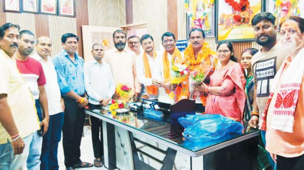 नपा अध्यक्ष महेश को जन्मदिन की बधाई देने तांता