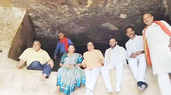  रामगढ़ पहाड़ पहुंचीं भाजपा की टीम, पर्यटन मंत्री ने भी किया निरीक्षण
