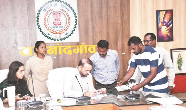 कलेक्टर ने सुनी शिकायत व समस्याएं