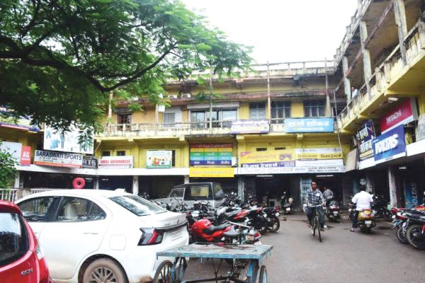 टूटेगा नवीन मार्केट,व्यापारियों को मेयर ने पुनर्विकास योजना की जानकारी दी