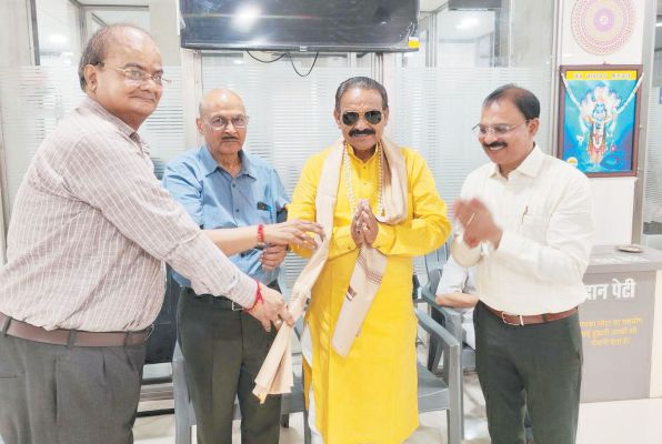 पूर्व महापौर डाकलिया का सम्मान