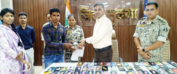 गुम-चोरी हुए 66 मोबाईल बरामद, मालिकों को सौंपा