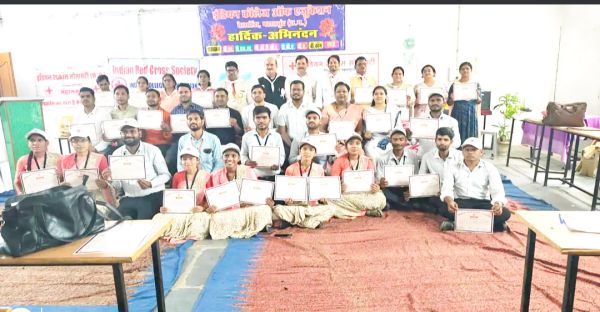 आवासीय आत्मरक्षा प्रशिक्षण शिविर  के समापन पर बालिकाओं का सम्मान
