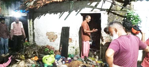 आग से दो युवतियां झुलसी