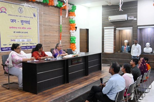 महिला आयोग ने दिलाया दैनिक वेतनभोगी को 10 साल का बकाया वेतन, कई प्रकरणों का हुआ निपटारा