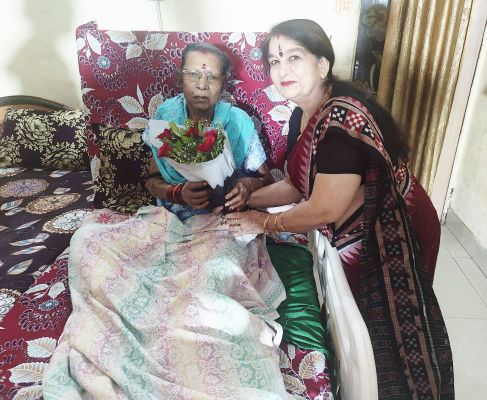 ​तीजन बाई से कुलपति डॉ. लवली शर्मा ने की भेंट