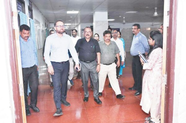17 को नि:शुल्क शिविर, कलेक्टर ने लिया तैयारियों का जायजा