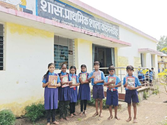 युक्तियुक्तकरण से अब प्राथमिक शाला करमनडीह में चार शिक्षक