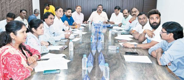 एमआईसी की बैठक में होर्डिंग व बैनर पर लगी रोक