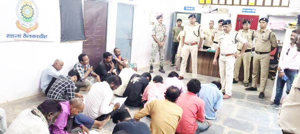30 नशेडिय़ों से पुलिस ने लिखाया निबंध