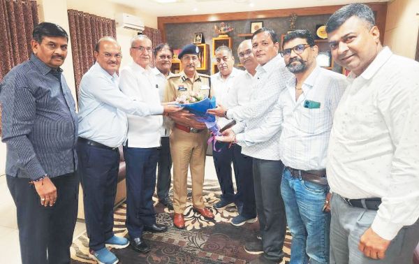कारोबार में आ रही दिक्कतों पर डीजीपी से मिला सराफा एसोसिएशन