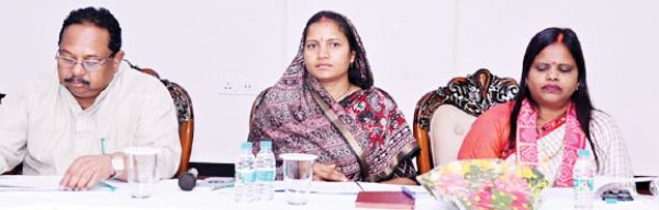 मंत्री लक्ष्मी राजवाड़े ने अंबिकापुर में ली विभागीय समीक्षा बैठक