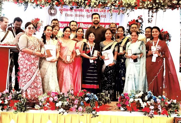 शिक्षकों का सम्मान