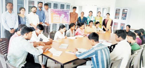 छत्तीसगढ़ रजत जयंती महोत्सव पर पुस्तक वाचन