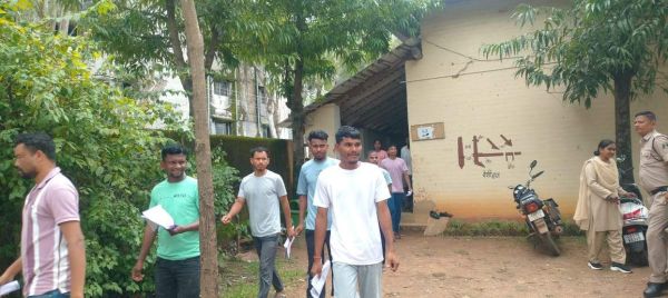 हजारों ने दी आरक्षक भर्ती परीक्षा