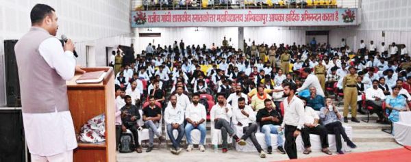 राज्य युवा आयोग के अध्यक्ष ने अंबिकापुर में किया युवा संवाद