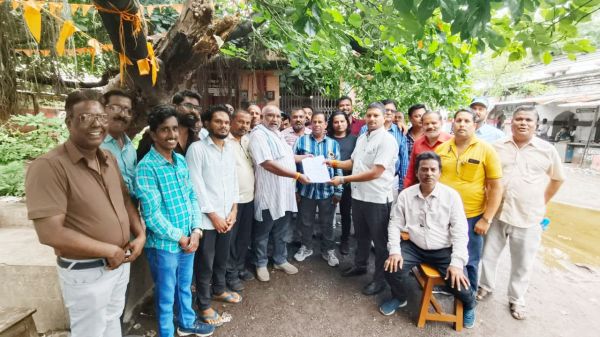 स्टॉम्प वेंडरों ने काम बंद कर दर्ज कराया विरोध