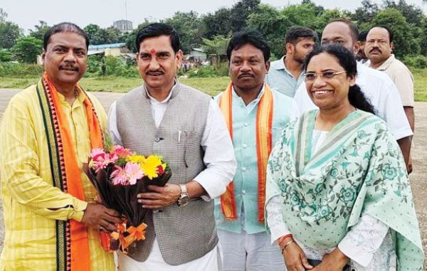 केंद्रीय राज्य मंत्री तोखन साहू के कोंडागांव आगमन पर स्वागत