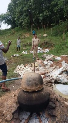 महुआ शराब व लाहन जब्त