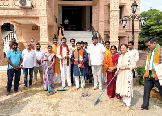 मोदी के जन्मदिन पर राममंदिर में सफाई