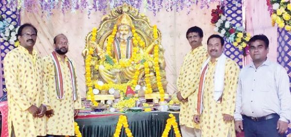 एनएमडीसी बचेली में विश्वकर्मा जयंती पर पूजा-अर्चना, खदान क्षेत्र में प्रतिबंध से पर्यटकों में मायूसी