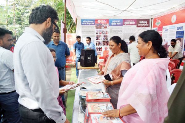 मोदी के जन्मदिन पर सेवा पखवाड़ा और विकसित भारत पर आधारित  छायाचित्र प्रदर्शनी