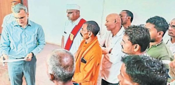 बीमा कंपनी ने किसान को जारी किया ढाई रुपए का क्लेम