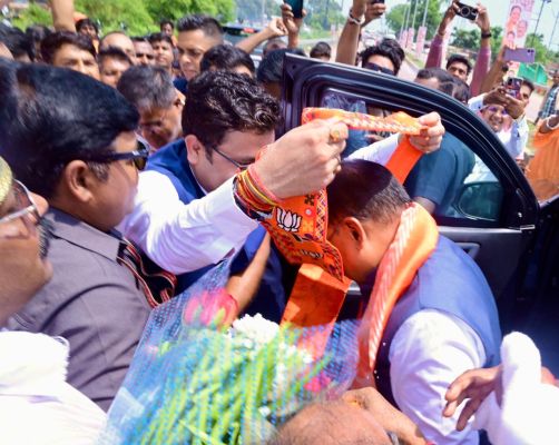 सीएम का भाजपा नेता देवांगन ने किया स्वागत