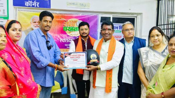 रक्तदान के लिए विधायक के हाथों सम्मानित हुए जवाहर शर्मा