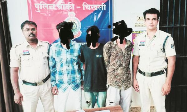 सार्वजनिक स्थान पर शराब सेवन करने वालों पर कार्रवाई