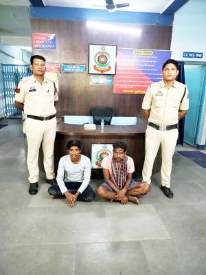 सार्वजनिक स्थल पर मांस बेचने के आरोप में दो गिरफ्तार