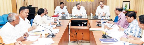 सोलर संयंत्र स्थापित करने नागरिकों को करें प्रेरित - यादव