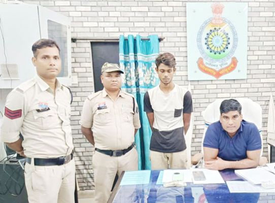 मोबाइल व नगदी चोरी आरोपी गिरफ्तार