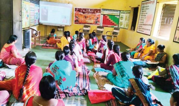 बस्तर की दीदियों ने सुना दीदी के गोठ