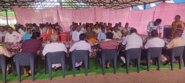 नवापारा सोसायटी का वार्षिक आमसभा की बैठक