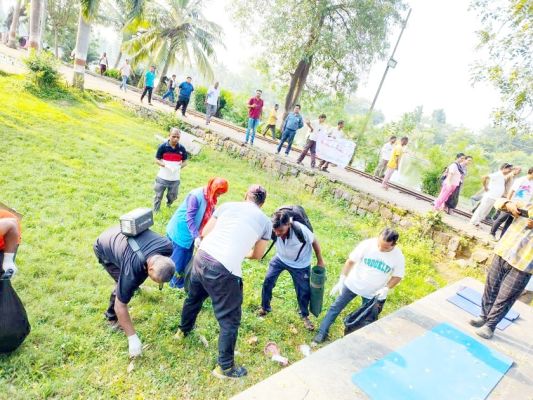 पुष्पवाटिका व चौपाटी में चला स्वच्छता अभियान, महापौर ने दिलाई शपथ