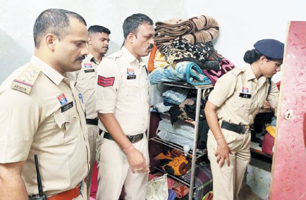 नशे के कारोबार पर पुलिस की छापामार कार्रवाई