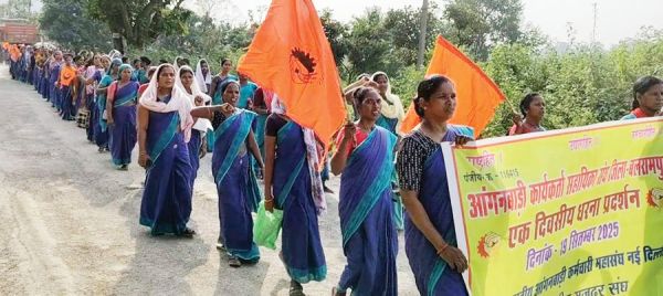 आंबा कार्यकर्ता व सहायिकाओं की सांकेतिक हड़ताल, निकाली रैली