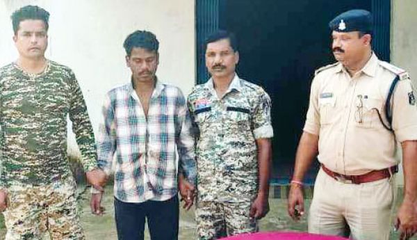  मोबाइल दुकान में चोरी का आरोपी गिरफ्तार