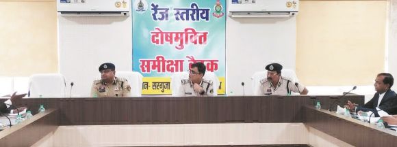 गौ-तस्करों और लंबित प्रकरणों की आईजी ने की समीक्षा