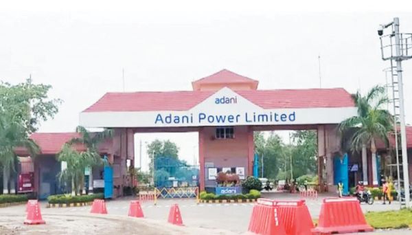अडानी पावर लिमिटेड पर अवैध कब्जे का आरोप