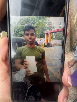 ठग ने क्रेडिट कार्ड से तीन मोबाइल खरीदे, डिलीवरी ब्वाय ने खींच ली उसकी तस्वीर