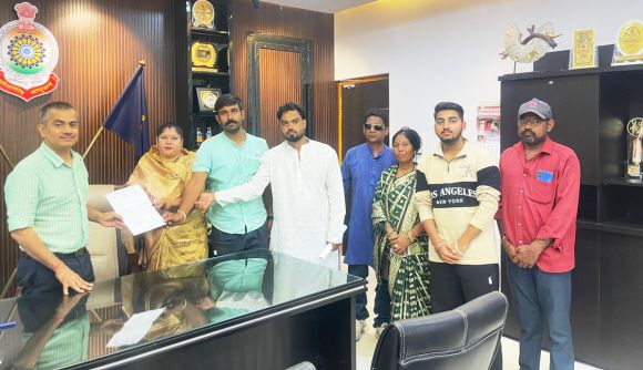 कांग्रेसियों ने आईजी को सौंपा ज्ञापन