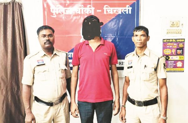 जिला बदर का आरोपी घूमते मिला, कार्रवाई