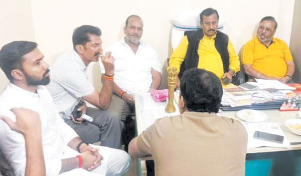 खेल महोत्सव पर सांसद निवास में बैठक