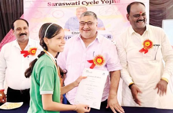 सरगुजा अंचल के विद्यार्थियों को मिल रहा एडवांस ड्रोन का प्रशिक्षण